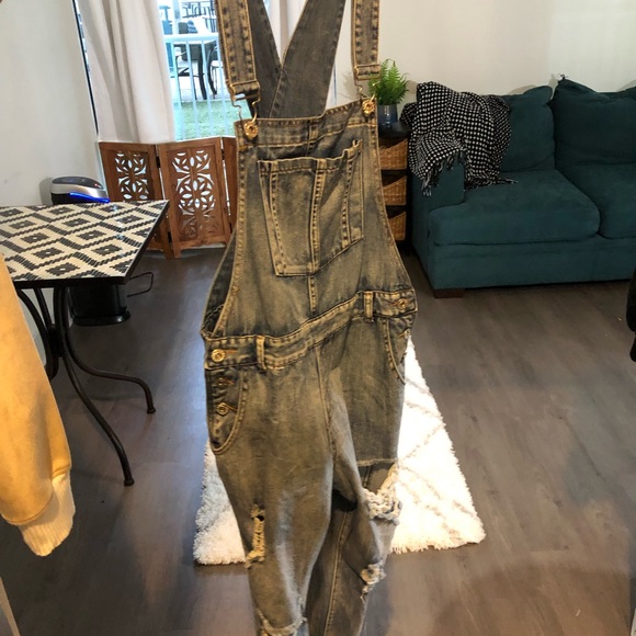 Honey punch oversized overalls - Picture 2 of 2